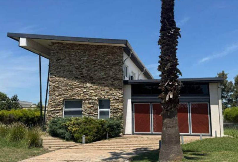 Tres casas recuperadas del delito en un exclusivo country a pasos de Funes serán subastadas por Santa Fe